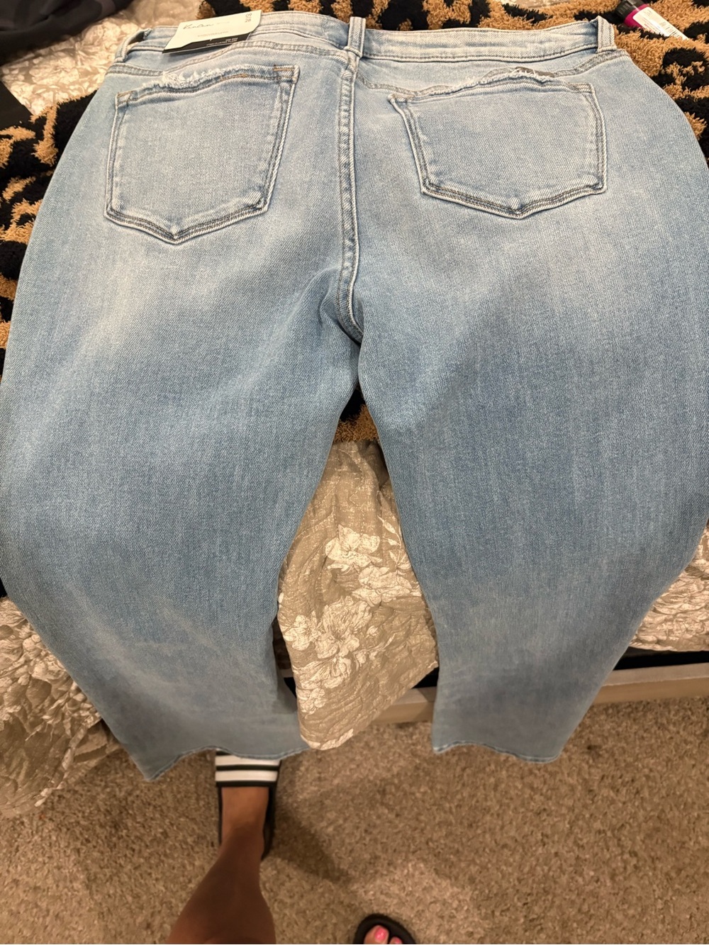 KanCan Light Blue Ankle Jeans, size 9, price $60